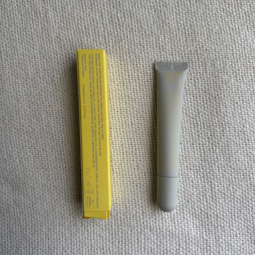 Rhode passionfruit peptide lip treatment - Picture 3 of 4
